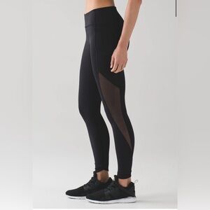 Lululemon Sole Training 7/8 Tight
Black size 6 sport yoga gym pants leggings